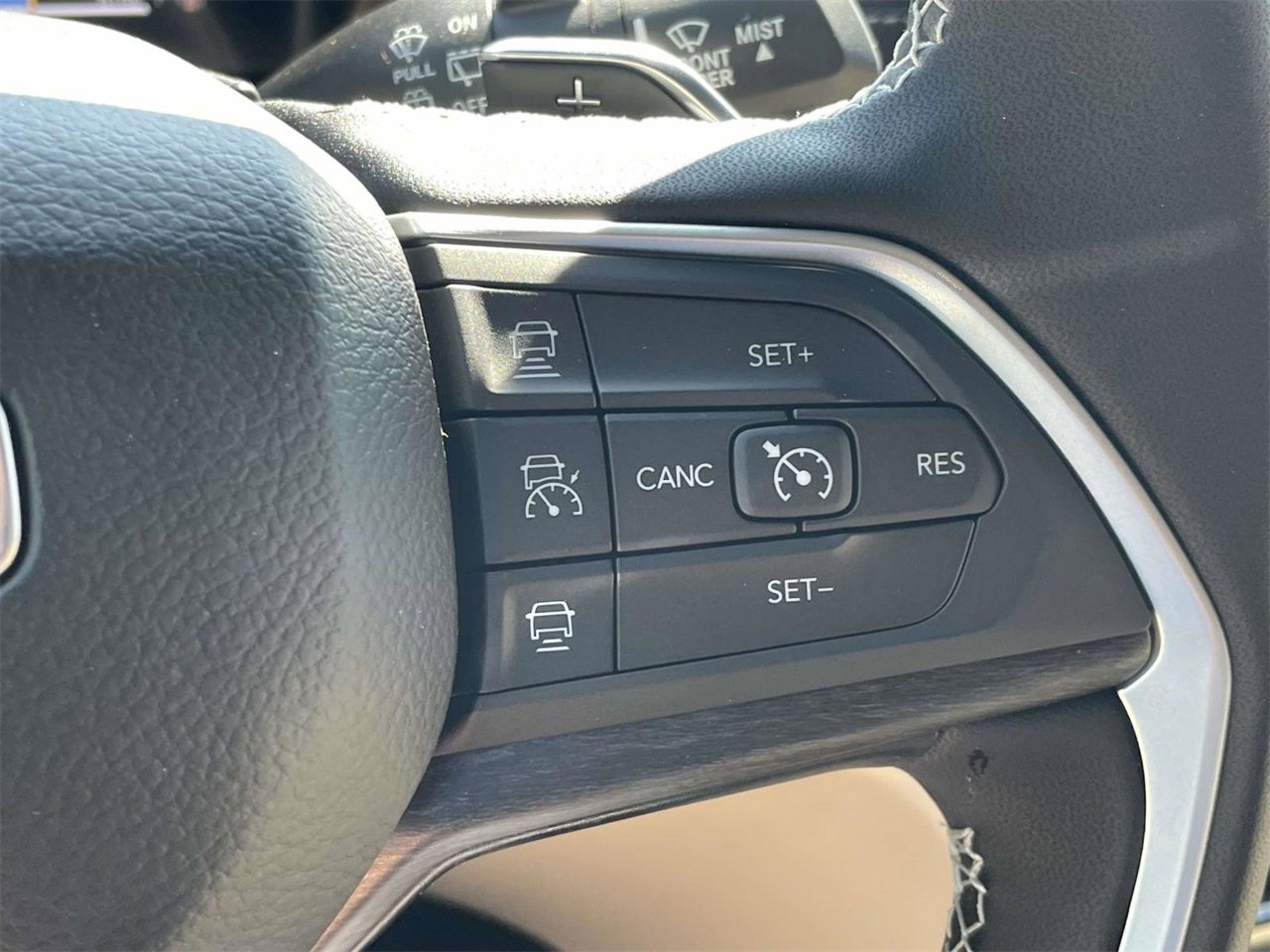 New 2025 Jeep Grand Cherokee Limited w/ Luxury Tech Group II image 14