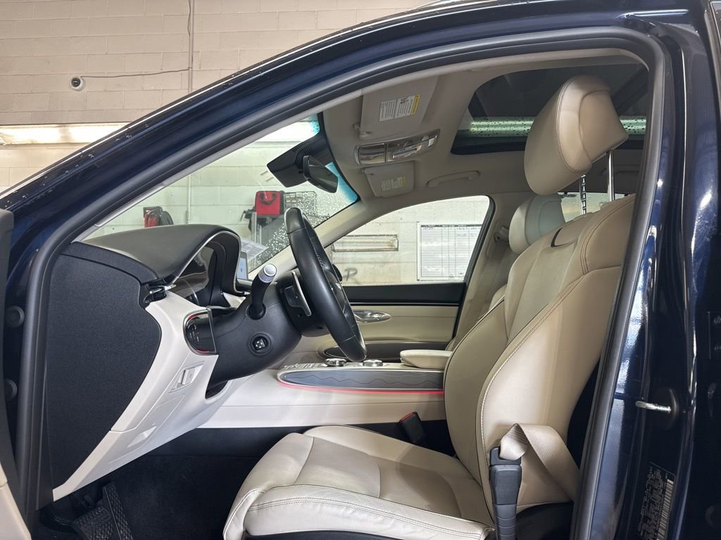 Used 2022 Genesis GV70 2.5T w/ Advanced Package image 9