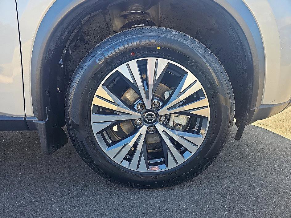 Used 2021 Nissan Rogue SV image 10