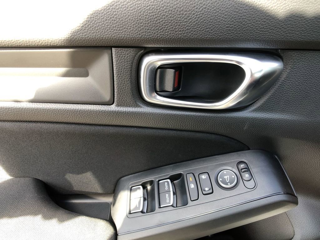 Used 2025 Honda Civic Sport image 13