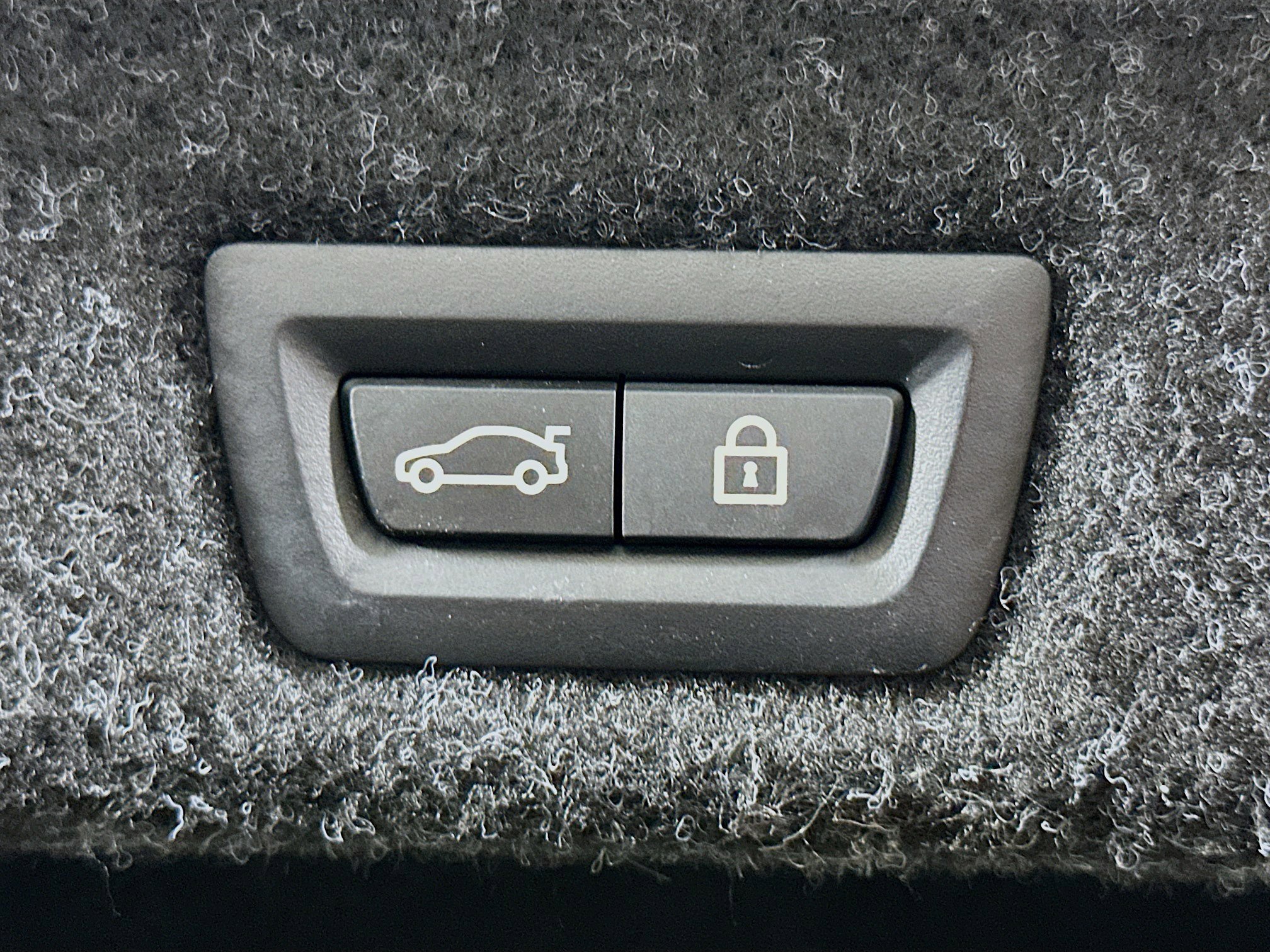 Used 2023 BMW 530e w/ Convenience Package image 30