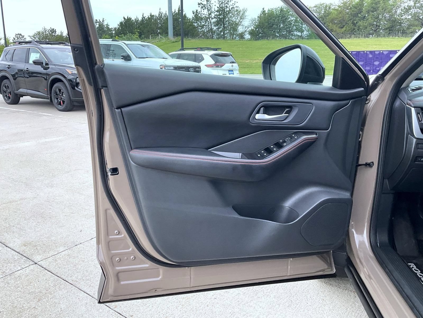 Certified 2025 Nissan Rogue SV AWD/4WD image 10