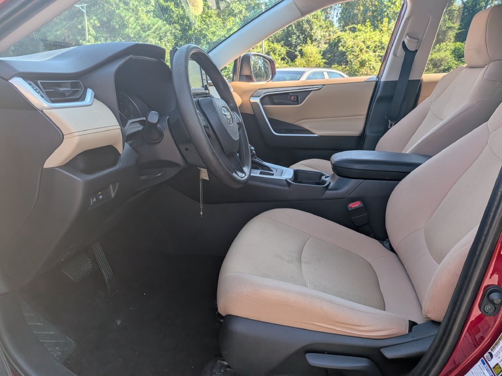 Used 2019 Toyota RAV4 LE AWD/4WD image 10