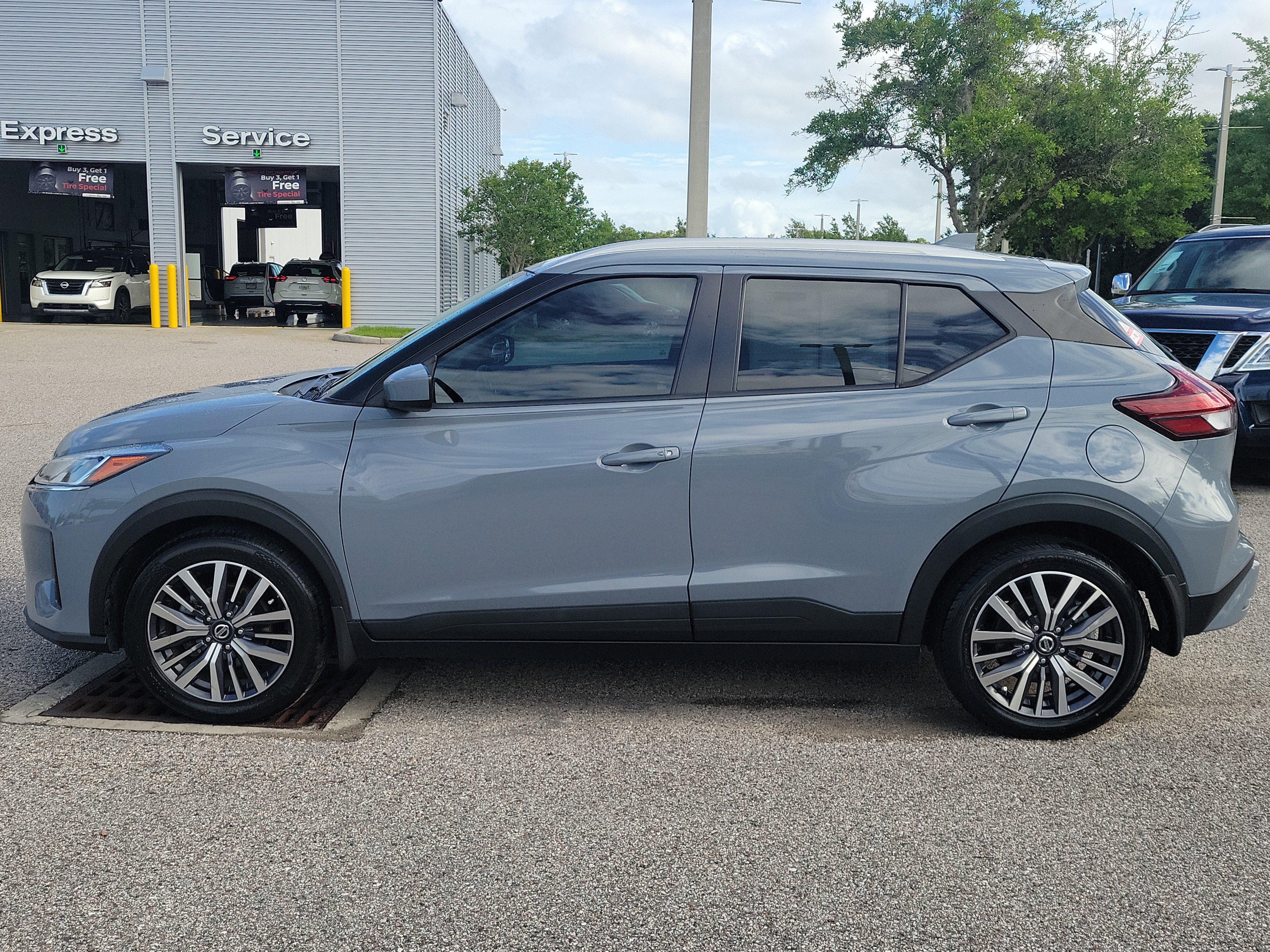 Certified 2021 Nissan Kicks SV FWD image 9
