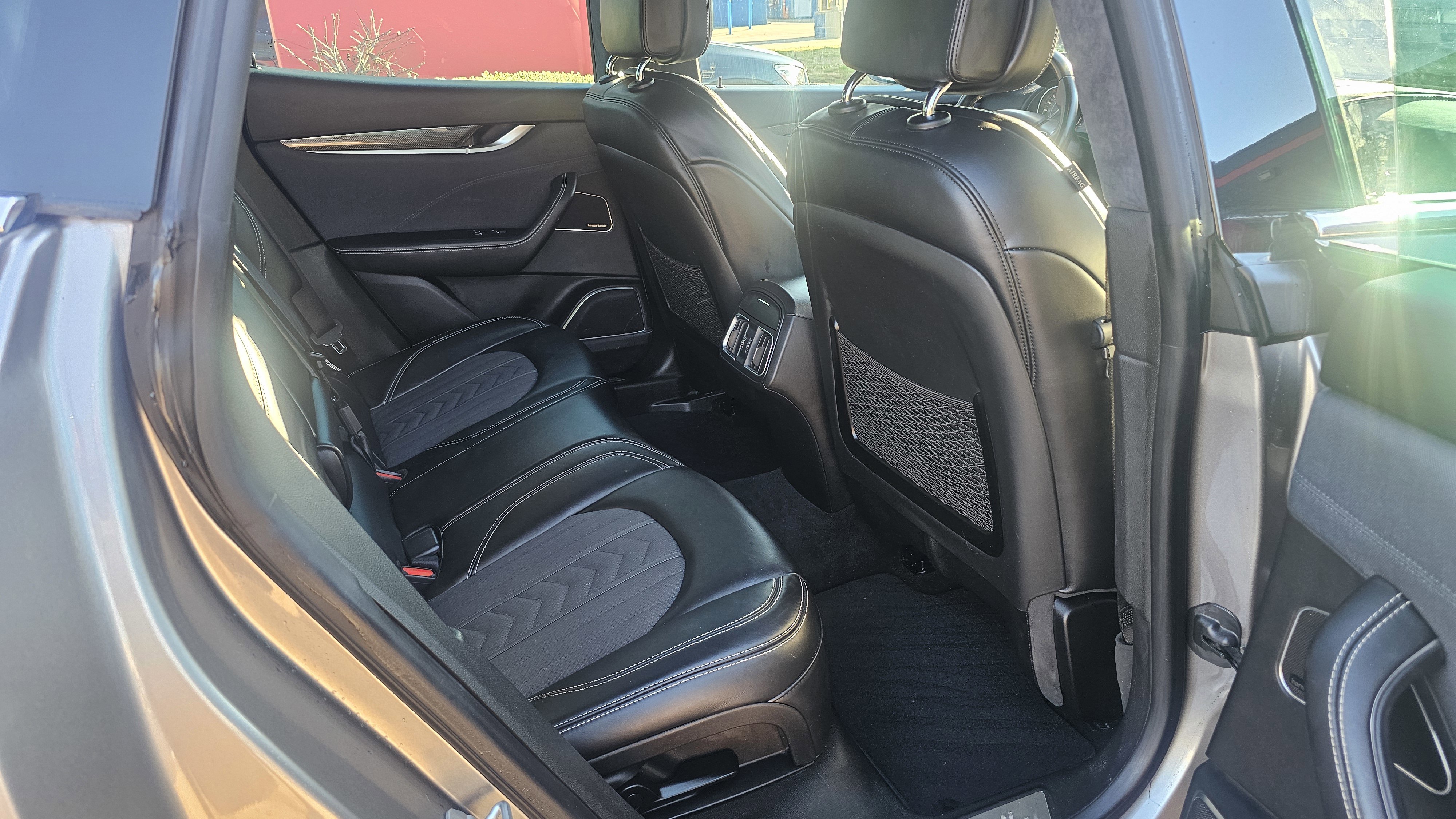 Used 2021 Maserati Levante GranLusso image 30