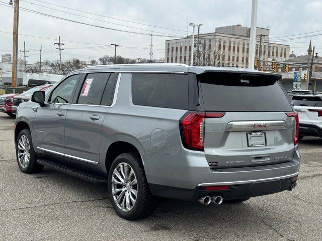 Used 2024 GMC Yukon XL Denali w/ Advanced Technology Package image 3