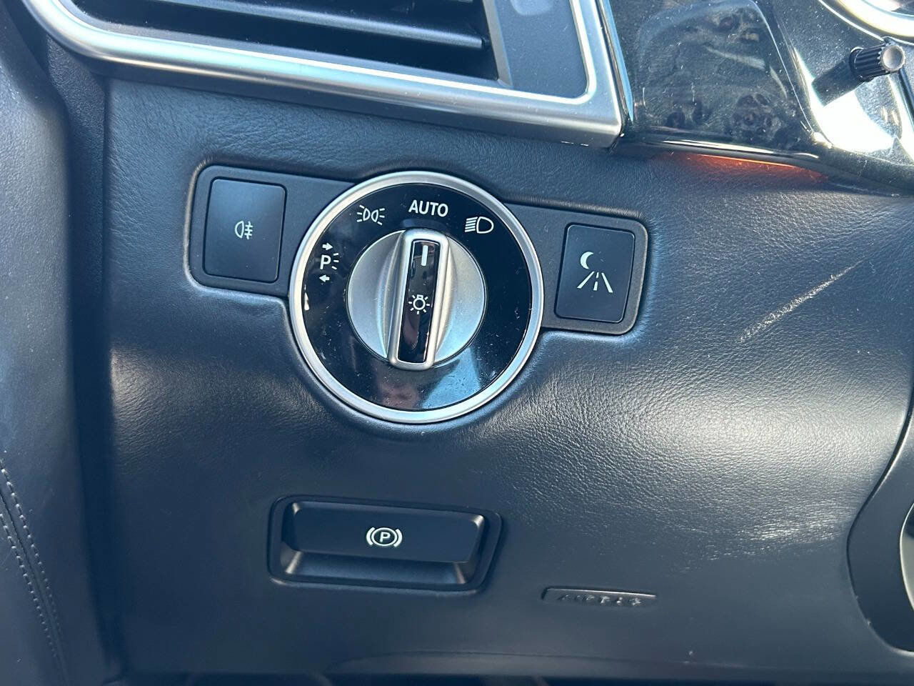 Used 2013 Mercedes-Benz GL 550 4MATIC image 23