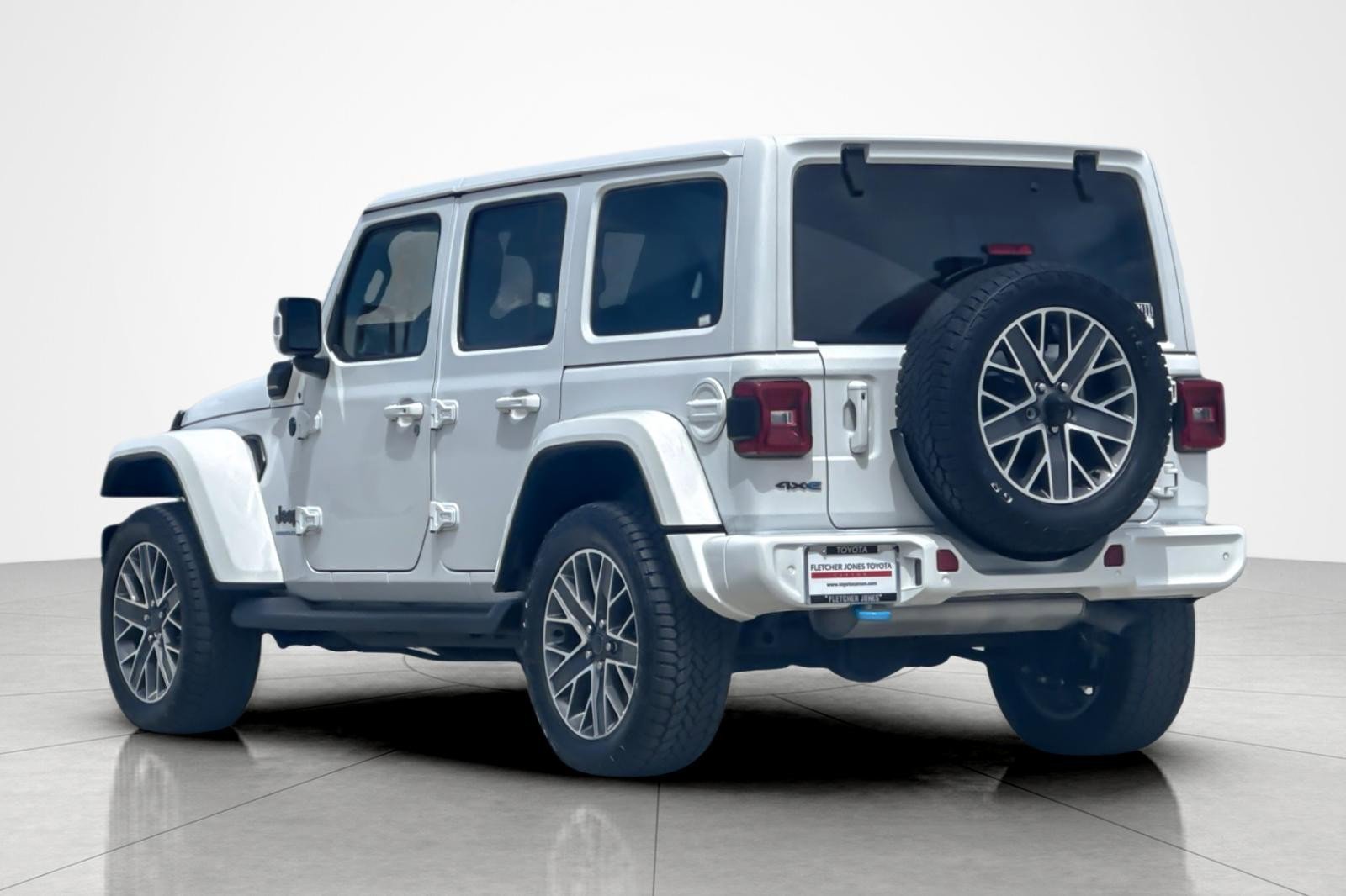 Used 2024 Jeep Wrangler High Altitude AWD/4WD image 3
