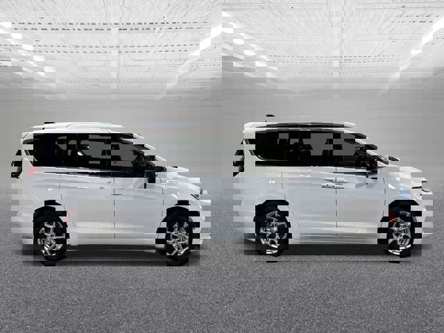 Used 2024 Chrysler Pacifica Touring-L