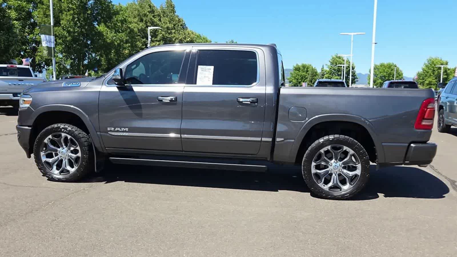 Used 2022 RAM 1500 Limited w/ Body-Colour Bumper Group AWD/4WD image 5