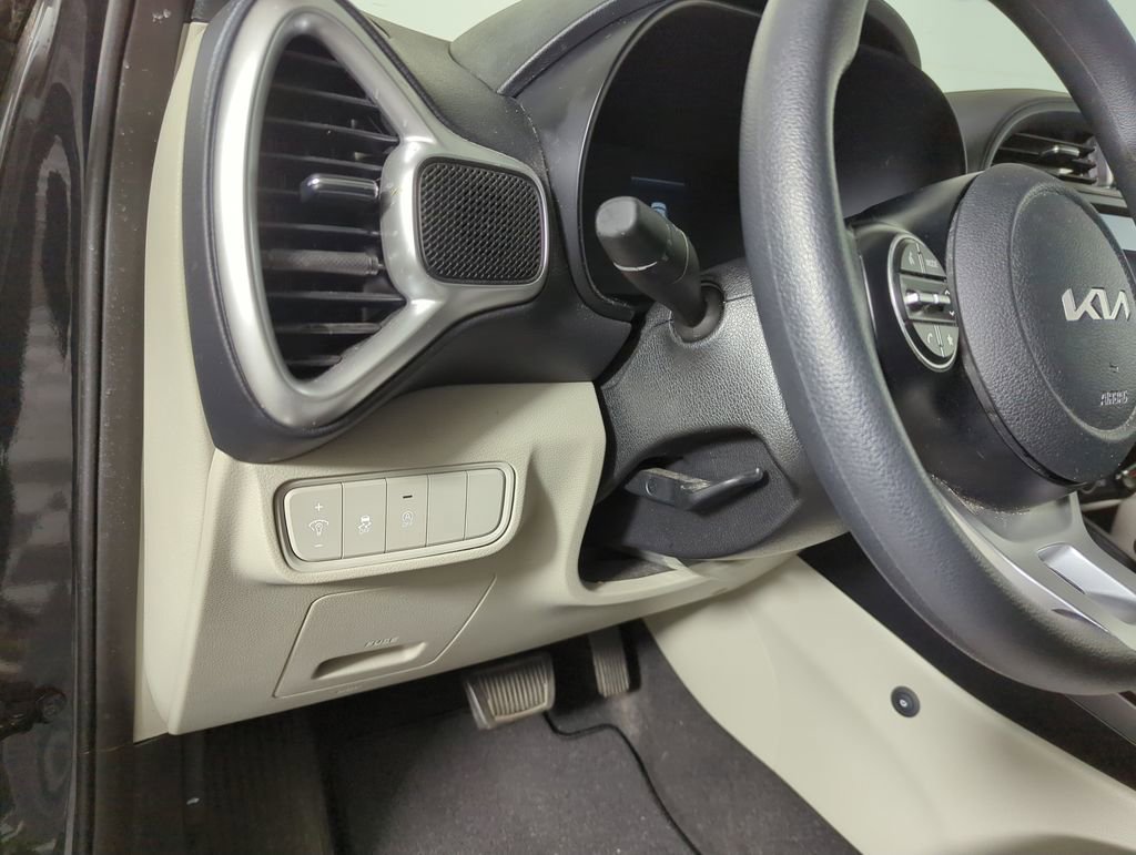Used 2023 Kia Soul LX image 26
