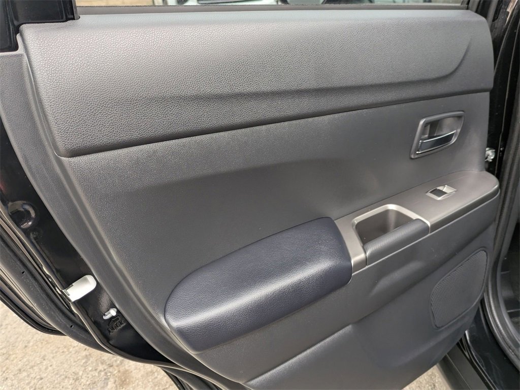 Used 2025 Mitsubishi Outlander Sport SE image 27