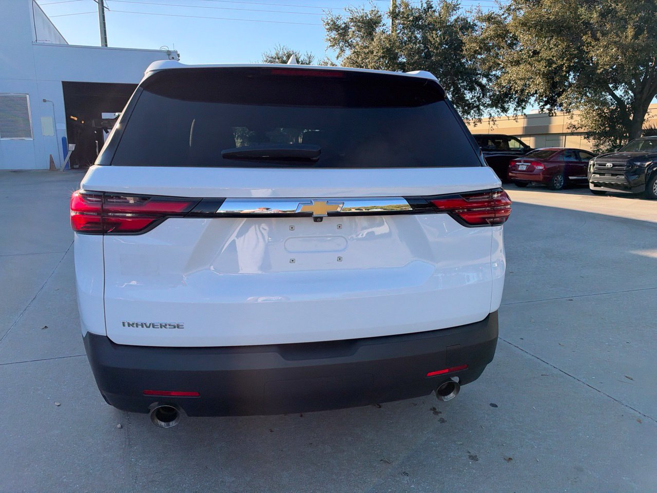 Used 2023 Chevrolet Traverse LS FWD image 4