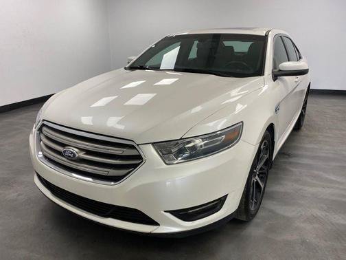 Used 2015 Ford Taurus SEL w/ Equipment Group 201A FWD image 2
