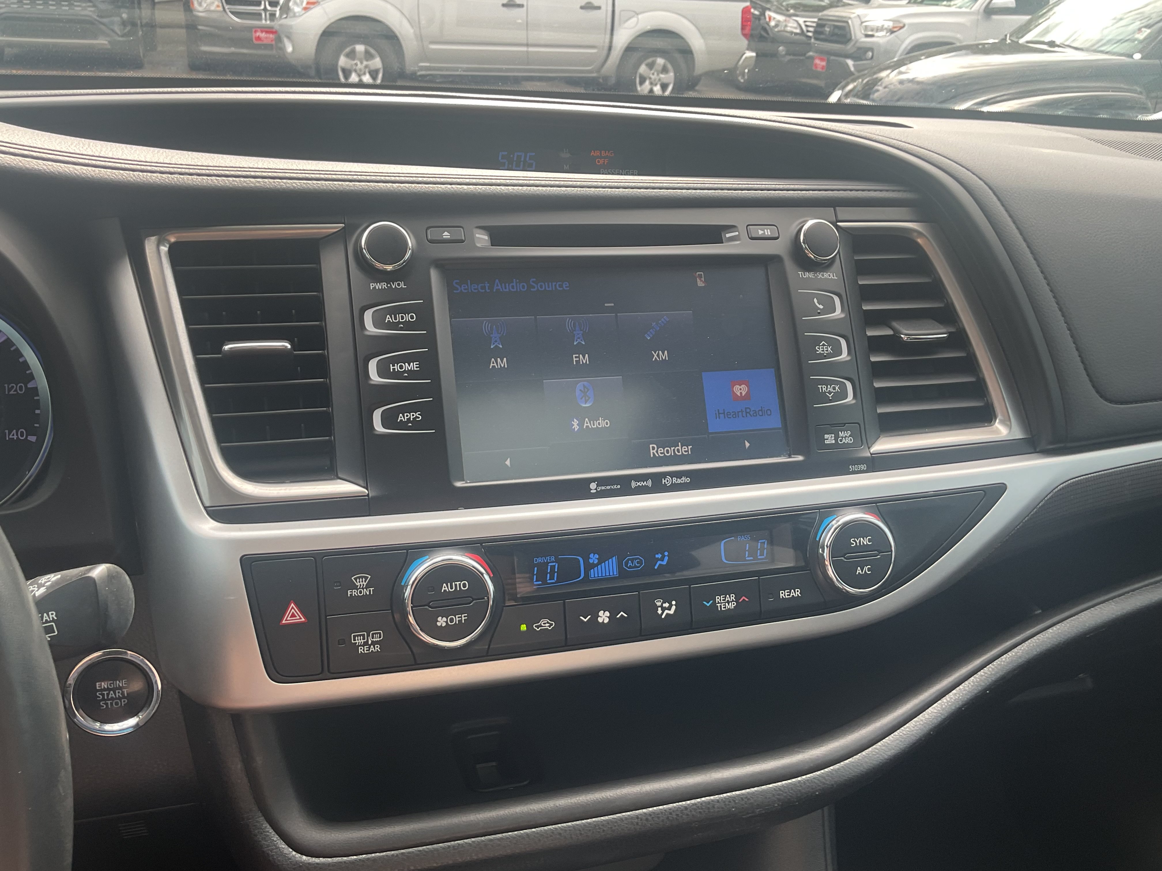 Used 2019 Toyota Highlander SE AWD/4WD image 20