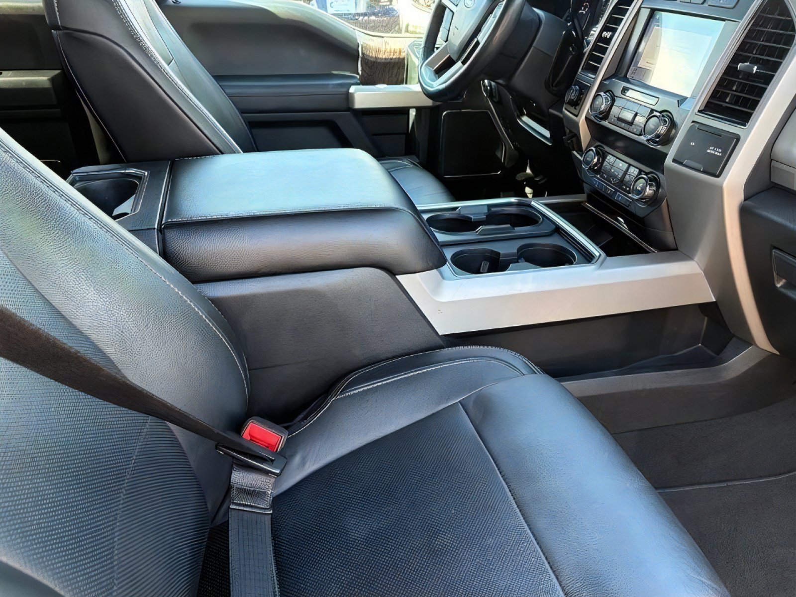 Used 2019 Ford F350 Lariat w/ Lariat Ultimate Package AWD/4WD image 12