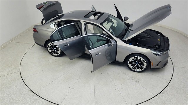 Used 2025 BMW i5 xDrive40 image 87