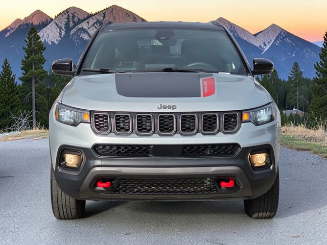 Used 2024 Jeep Compass Trailhawk AWD/4WD image 3