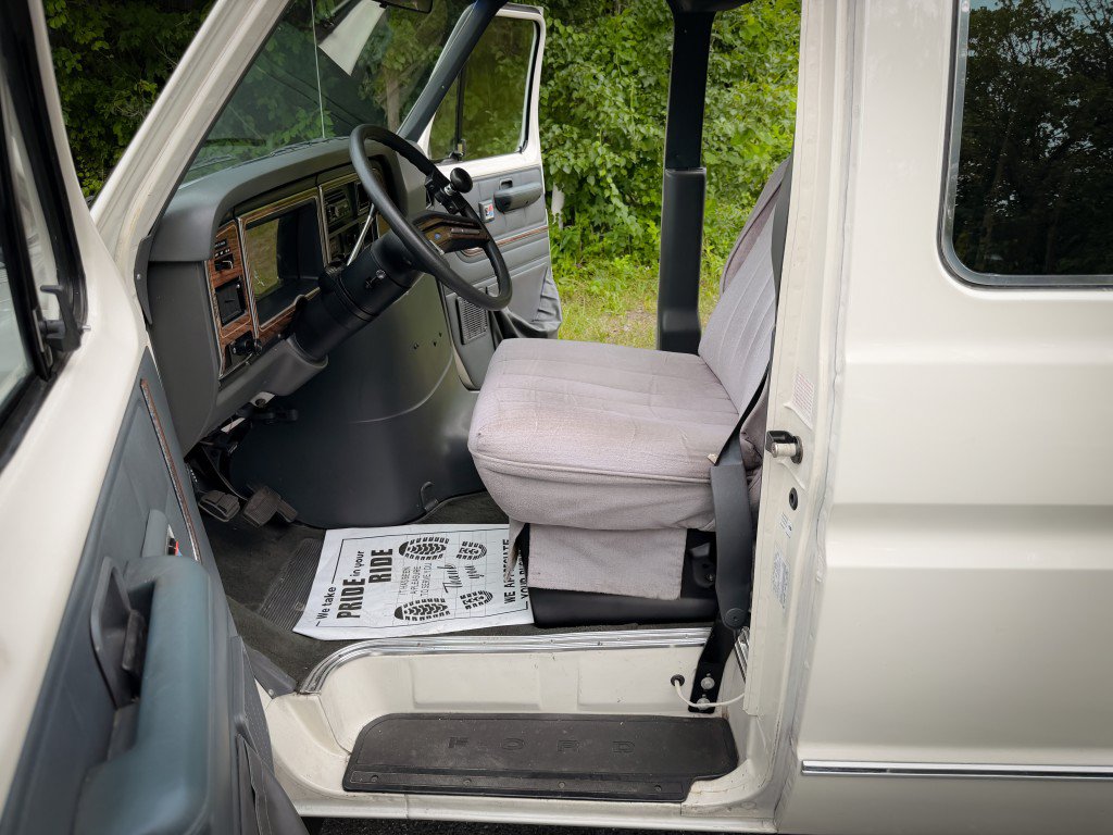 Used 1990 Ford E-150 and Econoline 150 RWD image 14