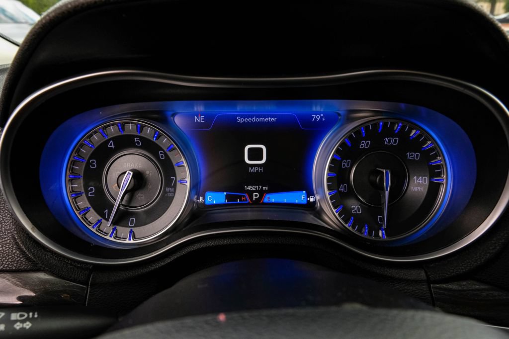 Used 2019 Chrysler 300 Touring w/ Chrome Appearance Package RWD image 16