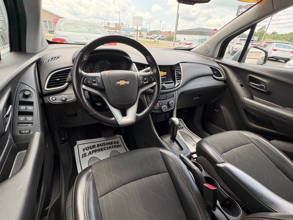 Used 2019 Chevrolet Trax LT w/ Sun & Sound Package FWD image 10