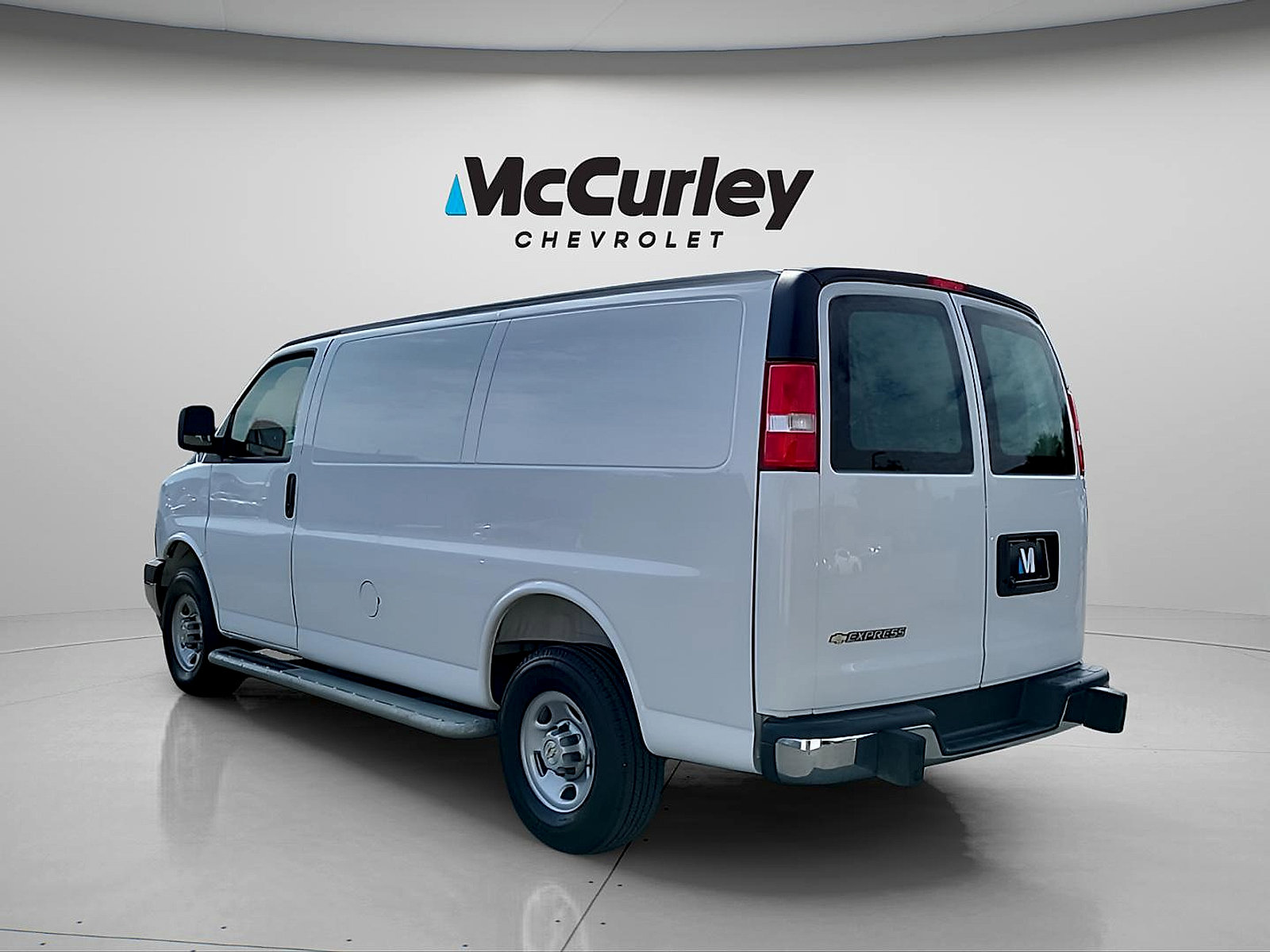 Used 2025 Chevrolet Express 2500 w/ Driver Convenience Package RWD image 5