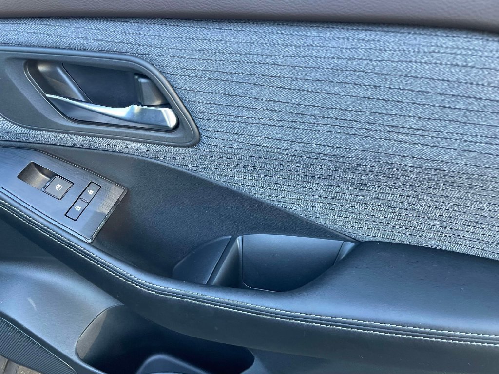 Used 2023 Nissan Rogue SV FWD image 9