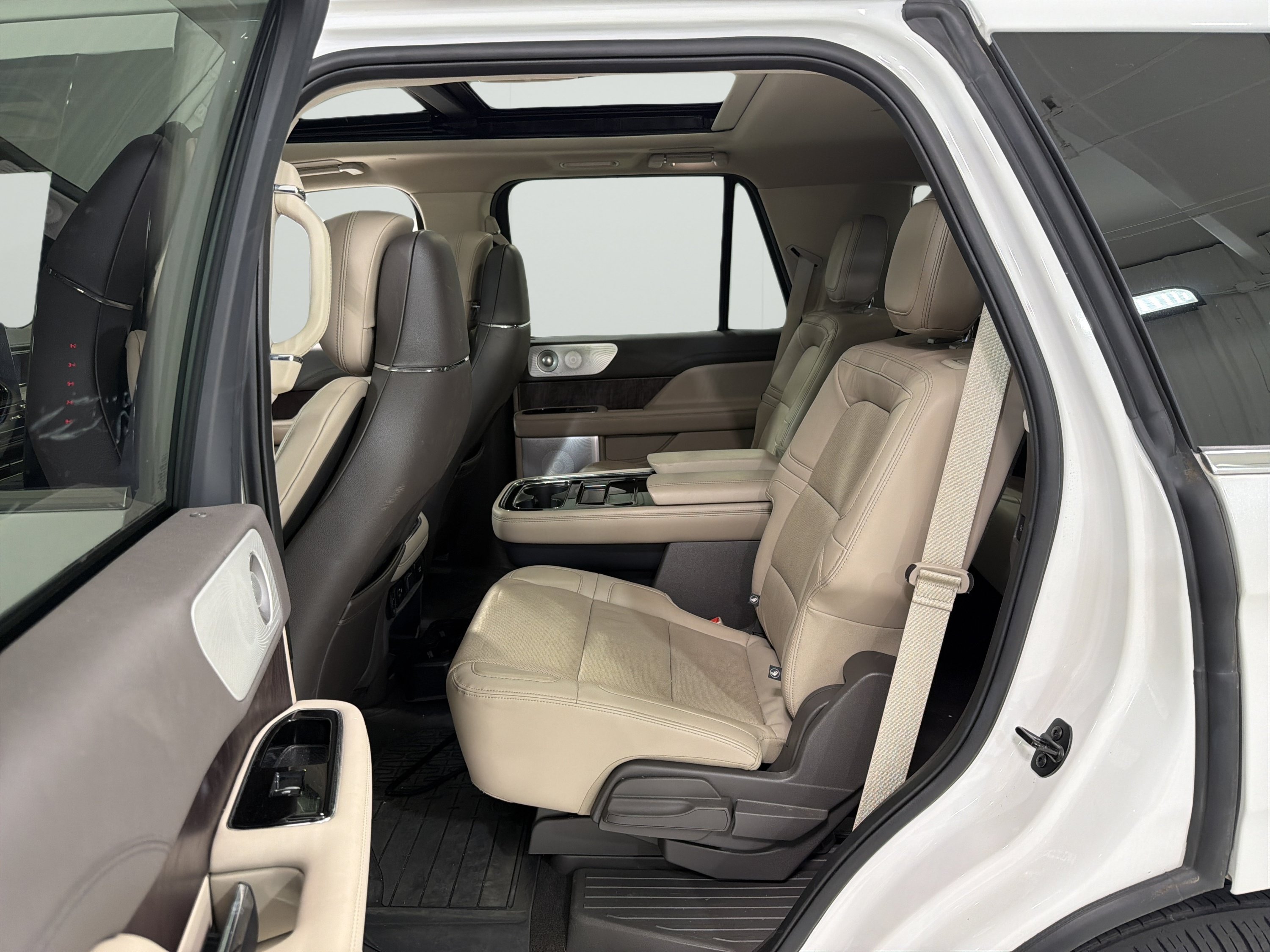 Used 2022 Lincoln Navigator Reserve AWD/4WD image 11