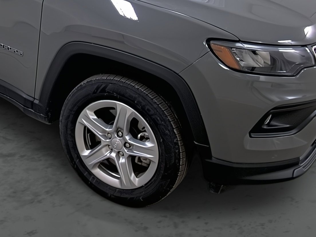 Used 2023 Jeep Compass Latitude w/ Convenience Group AWD/4WD image 14