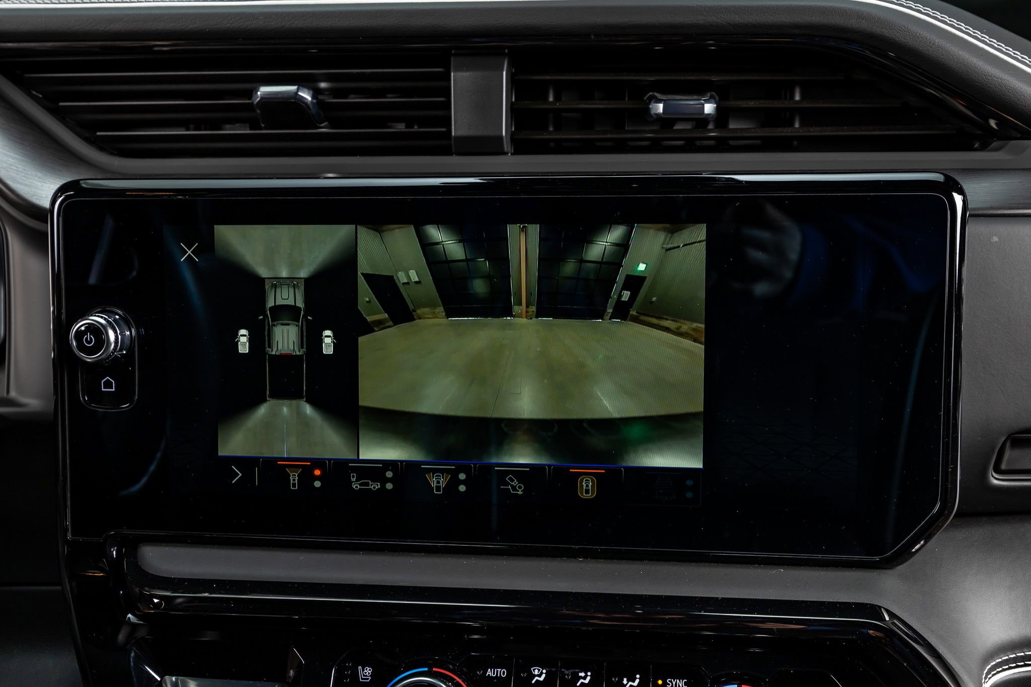 Used 2025 GMC Sierra 2500 AT4X image 25