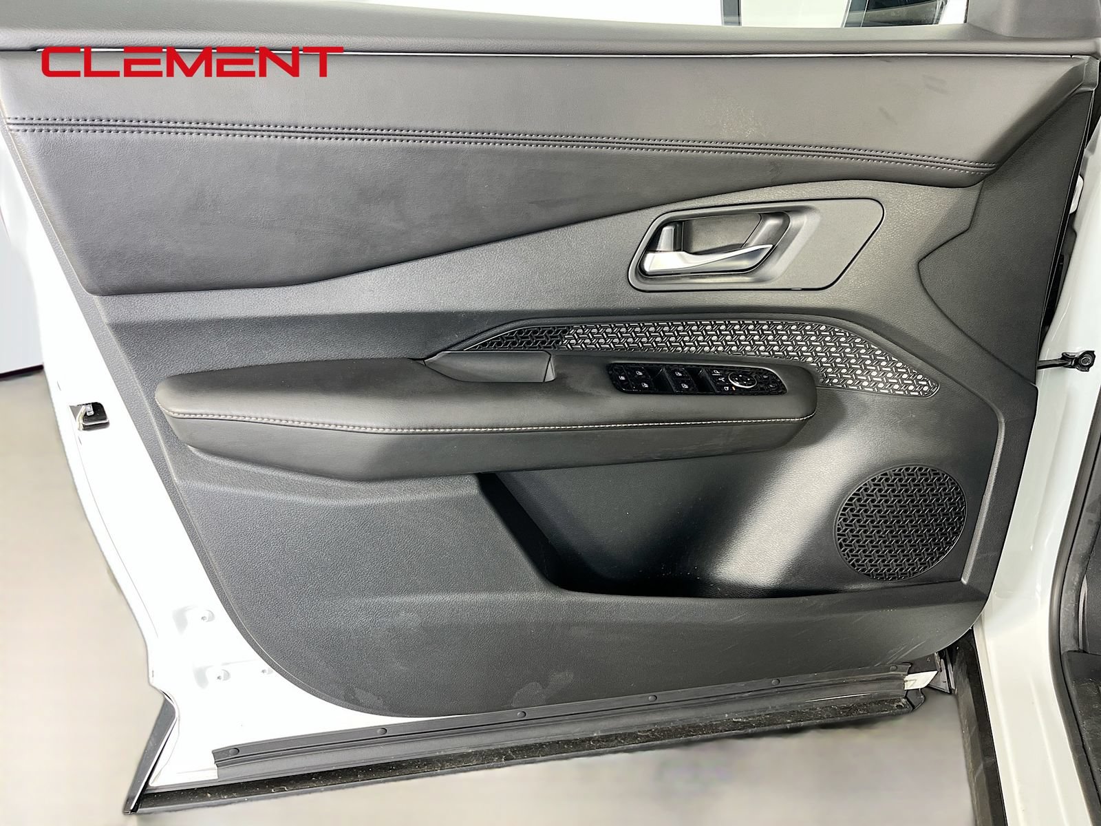 Used 2023 Nissan Ariya FWD image 25