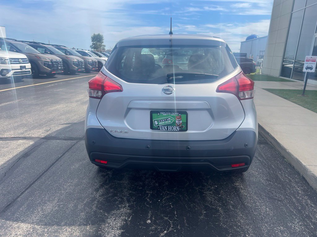 Used 2020 Nissan Kicks S FWD image 8
