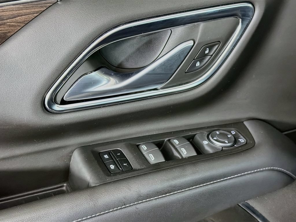 Used 2022 Chevrolet Suburban LT AWD/4WD image 17