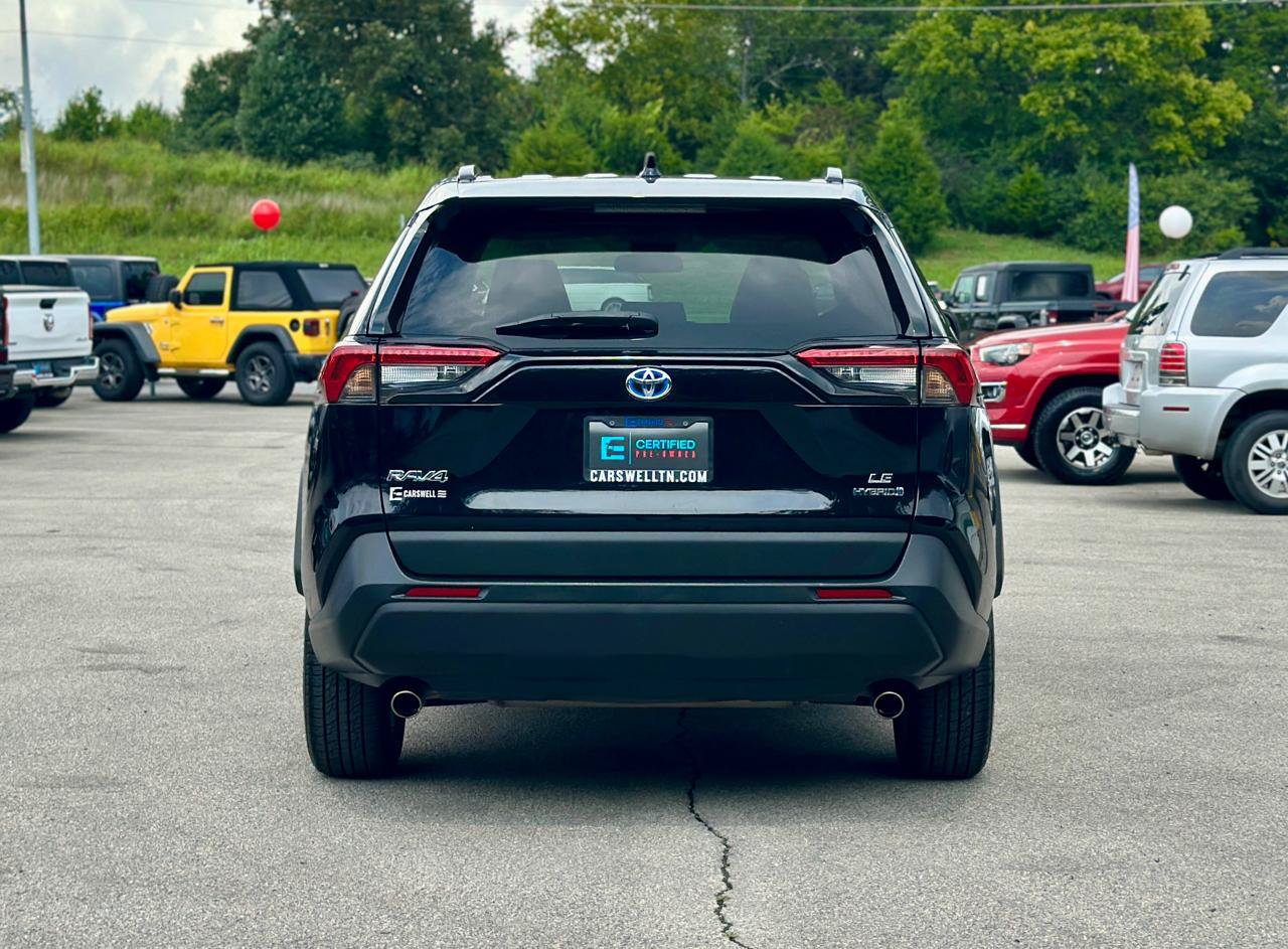 Used 2022 Toyota RAV4 LE AWD/4WD image 4