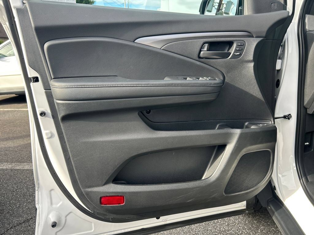 Used 2024 Honda Passport EX-L image 11