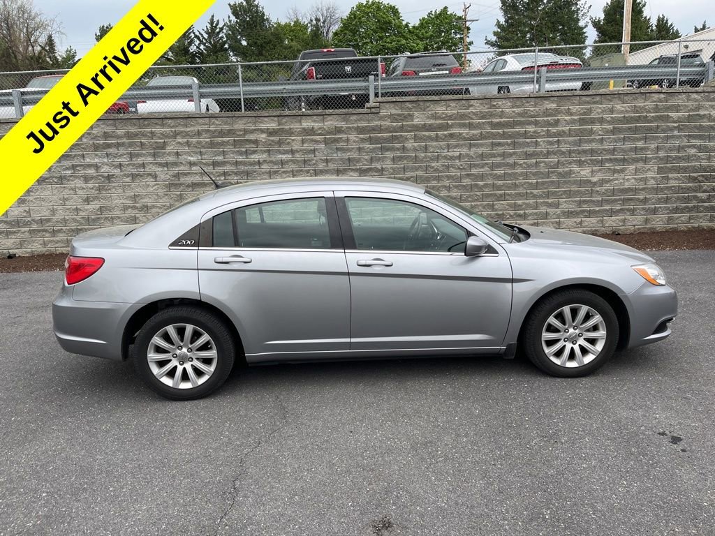 Used 2014 Chrysler 200 LX image 3