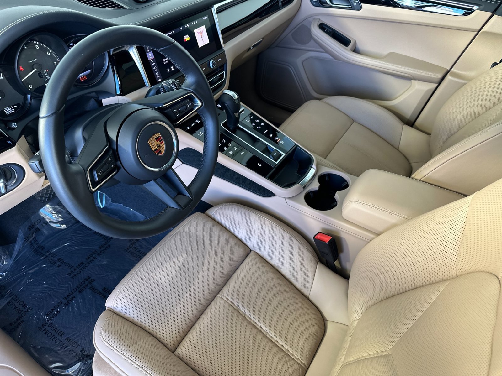 Certified 2026 Porsche Macan AWD/4WD image 4