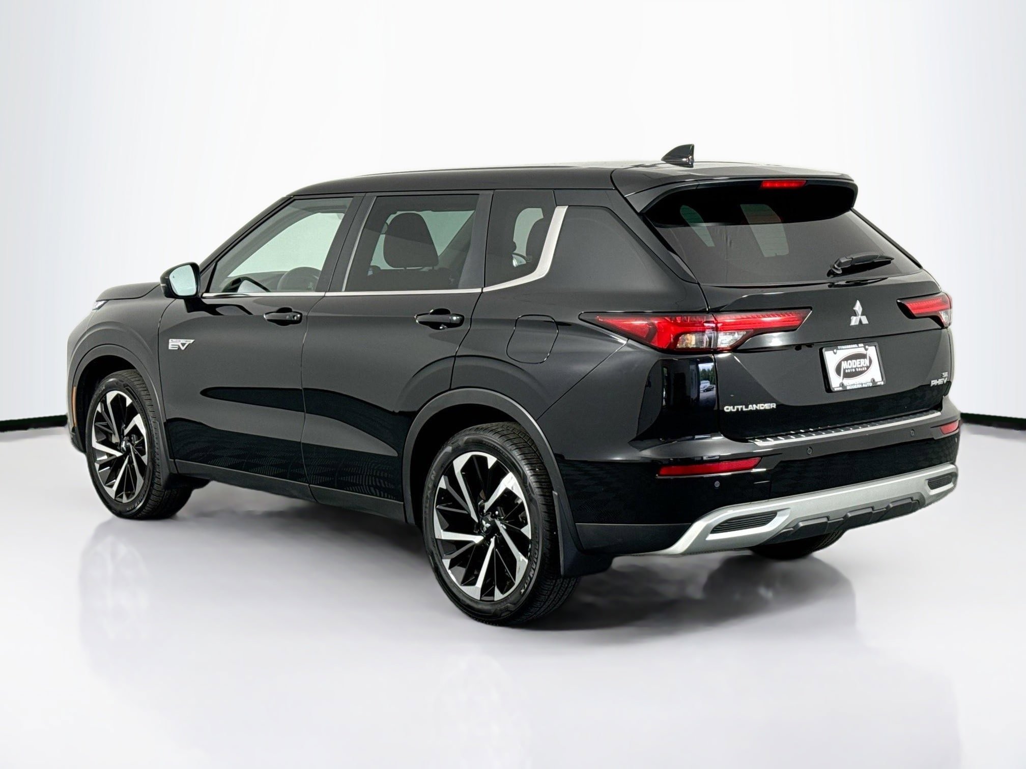 Used 2023 Mitsubishi Outlander SE AWD/4WD image 9