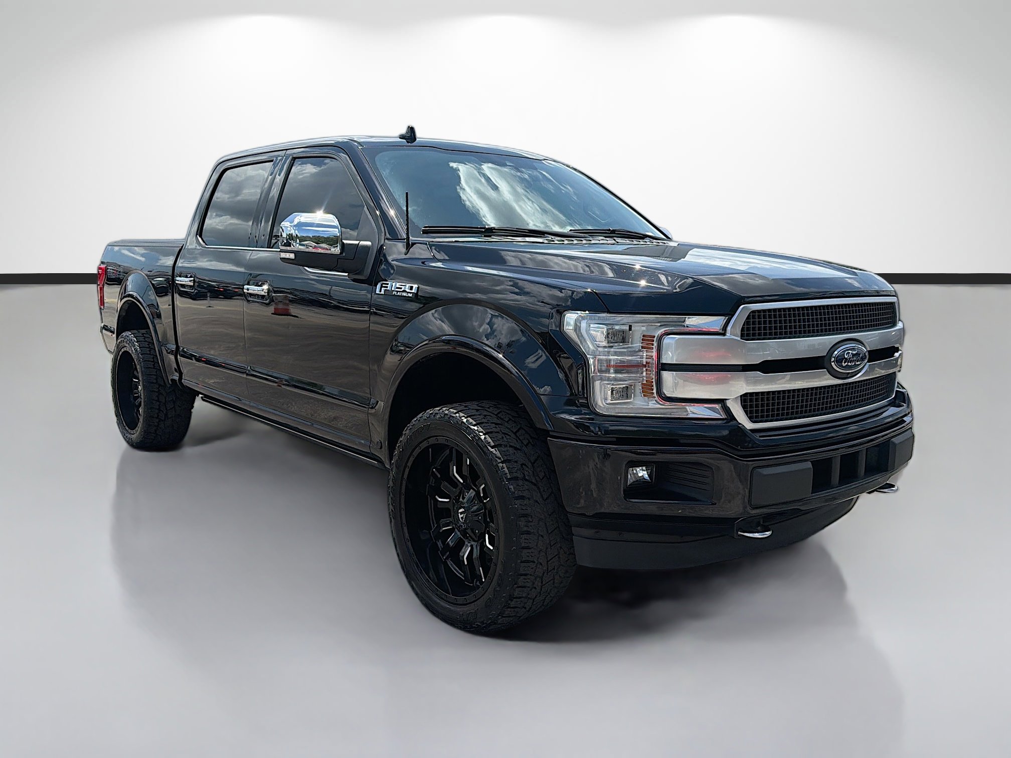Used 2019 Ford F150 Platinum w/ Equipment Group 701A Luxury AWD/4WD image 1