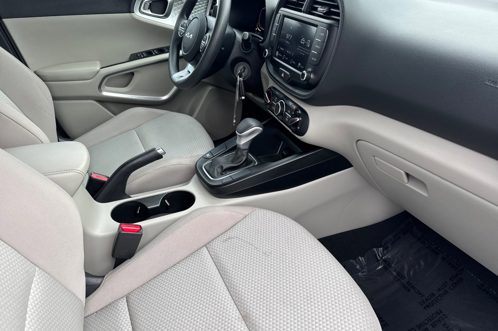 Used 2023 Kia Soul LX w/ LX Technology Package image 16