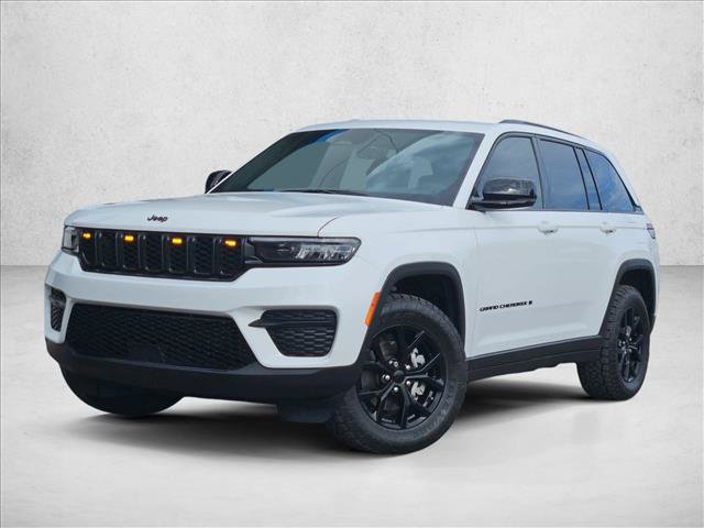 Used 2025 Jeep Grand Cherokee Altitude AWD/4WD image 4