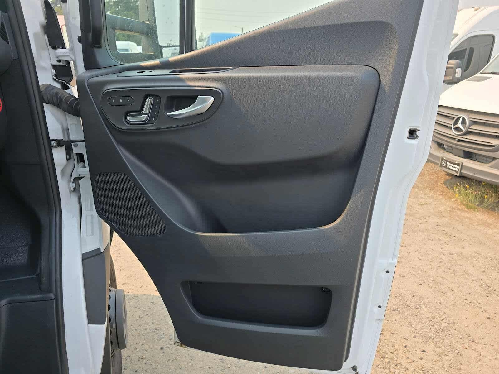 Used 2024 Mercedes-Benz Sprinter 3500 image 9