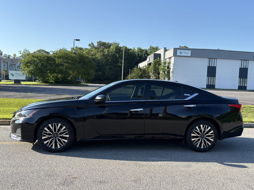 Certified 2024 Nissan Altima 2.5 SV FWD image 17
