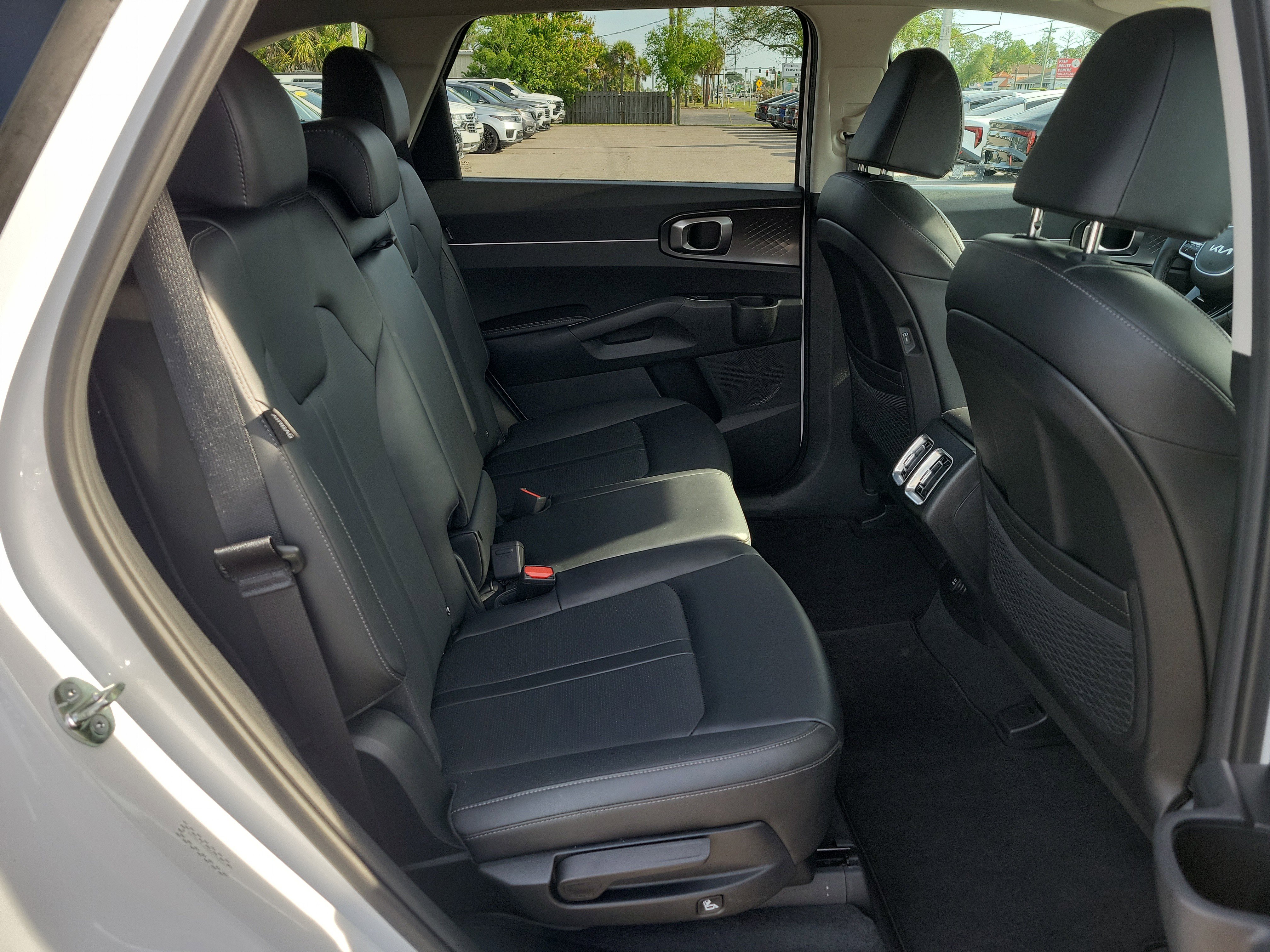 Certified 2025 Kia Sorento S w/ Panoramic Sunroof Package FWD image 12