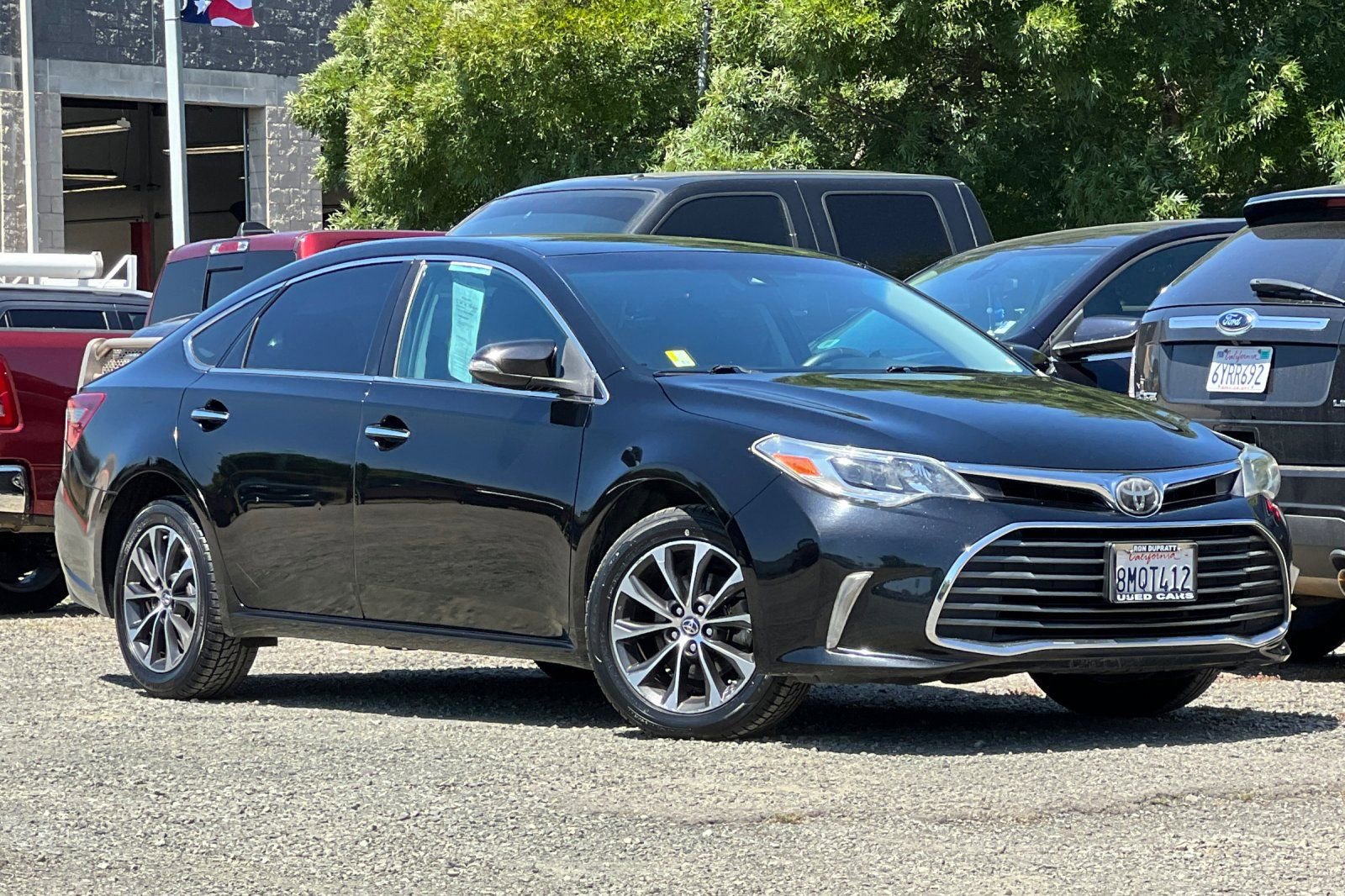 Used 2018 Toyota Avalon XLE FWD image 2