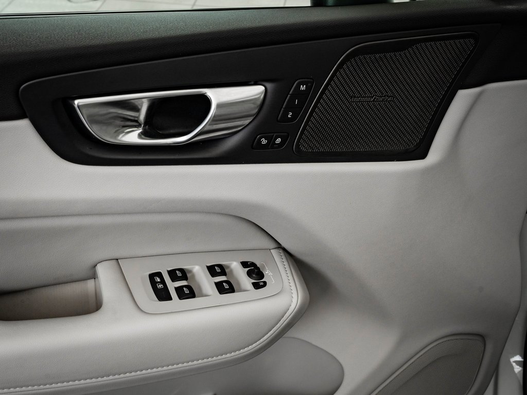 Used 2025 Volvo XC60 B5 Ultra w/ Protection Package Premier image 26