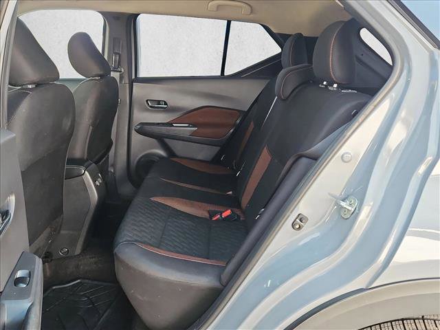 Used 2022 Nissan Kicks SR w/ Interior Electronics Package FWD image 18
