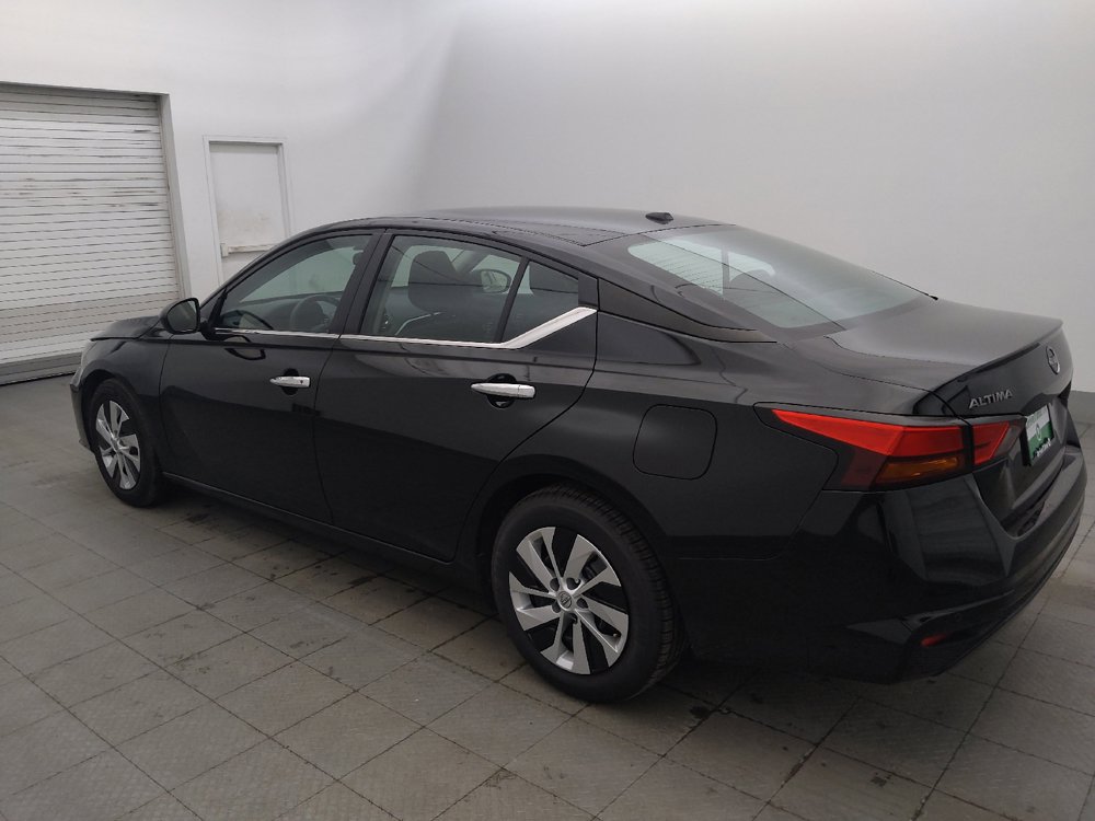 Used 2025 Nissan Altima 2.5 S FWD image 3