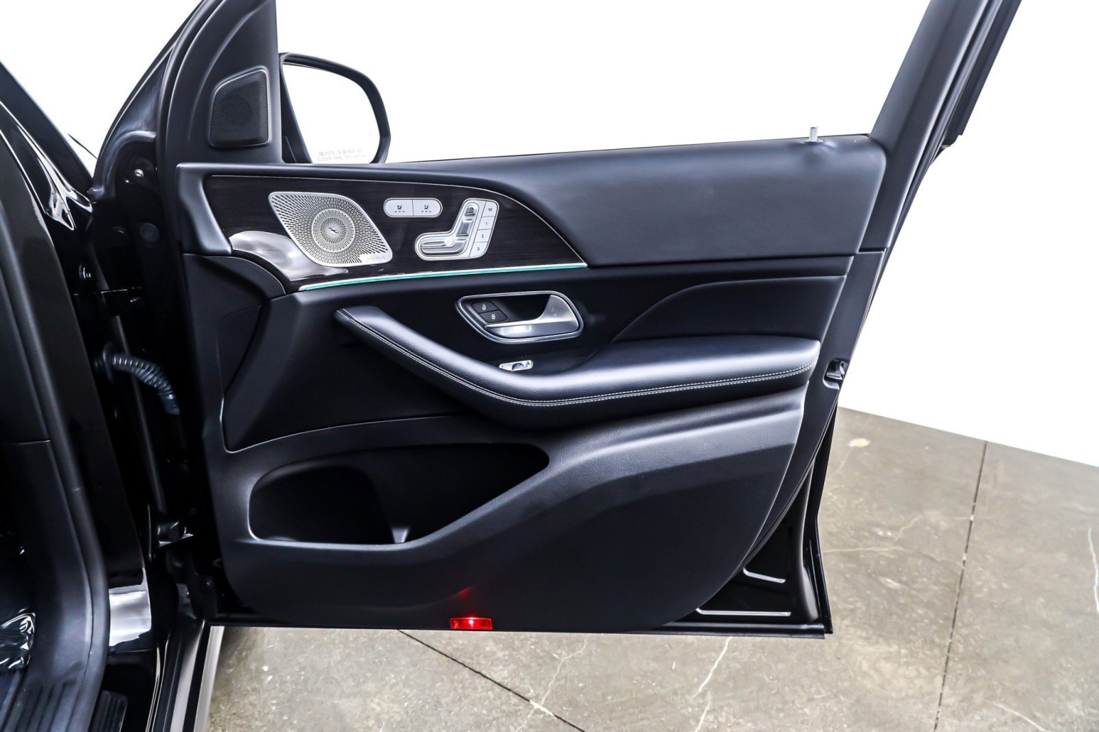 Used 2021 Mercedes-Benz GLS 450 4MATIC image 23