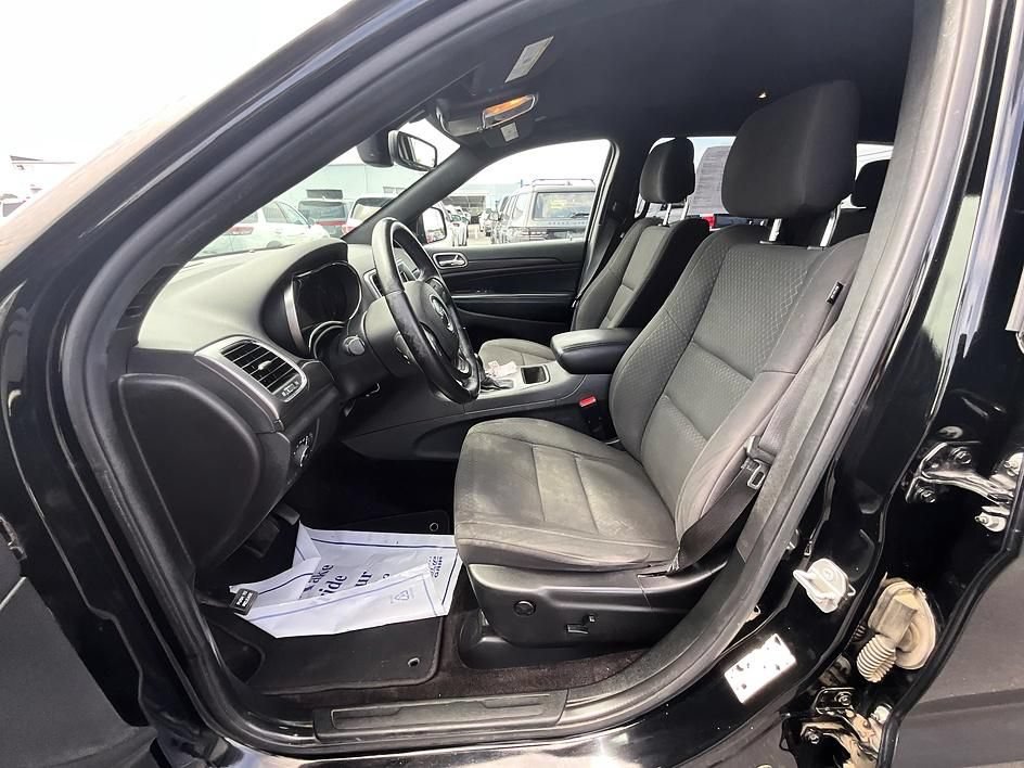 Used 2018 Jeep Grand Cherokee Laredo AWD/4WD image 15